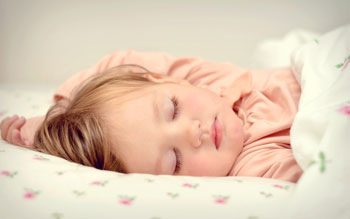 Как отучить ребенка спать с мамой?