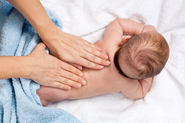 Причины плача и беспокойства ребенка при проведении массажа